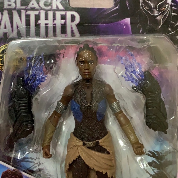 Marvel Black Panther 6-inch Shuri - Picture 2 of 3